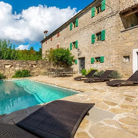 Villa Hills - A Stone House For A Perfect Vacation